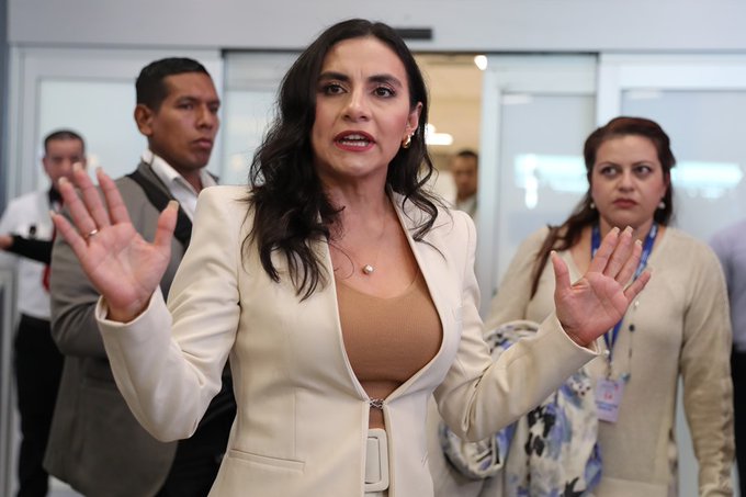 Vicepresidenta Abad condena “golpe de Estado judicial” en Ecuador