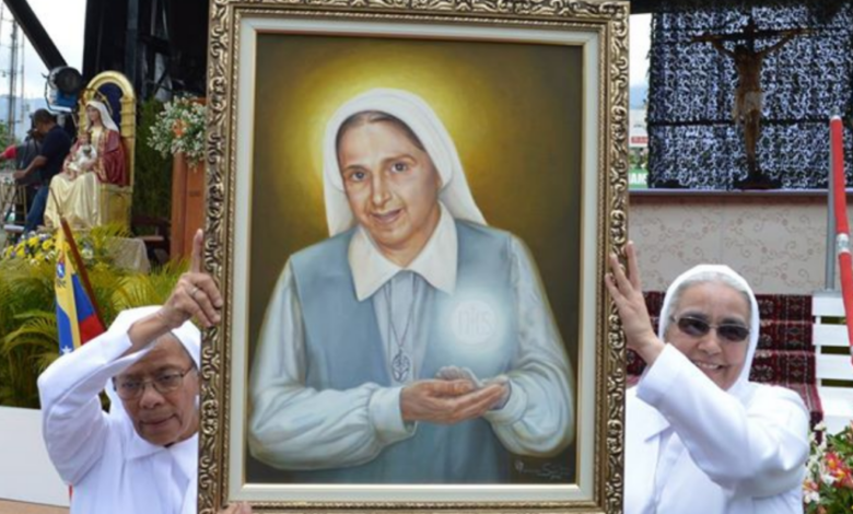 Papa aprueba canonización de Carmen Elena Rendiles