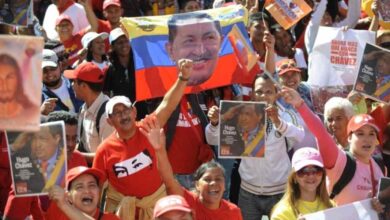 Venezolanos marchan para honrar al Comandante Chávez a 12 años de su siembra