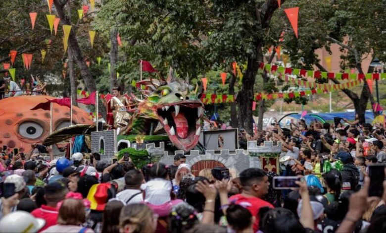 Caracas: Color, música y alegría en Paseo Los Próceres con desfile de carrozas (+Fotos)