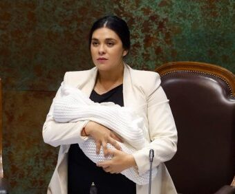 Presidenta de la Cámara de Diputados de Chile renuncia tras filtración de chats