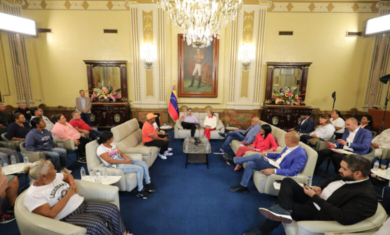 Presidente Maduro recibió en Miraflores a familiares de migrantes secuestrados en El Salvador