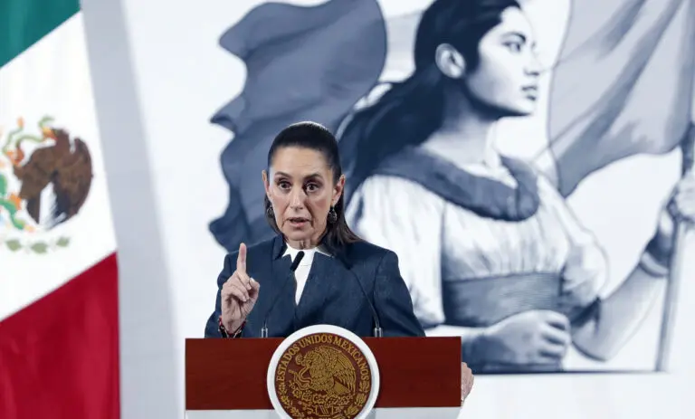 Presidenta Sheinbaum analiza con su gabinete respuesta a aranceles de Trump