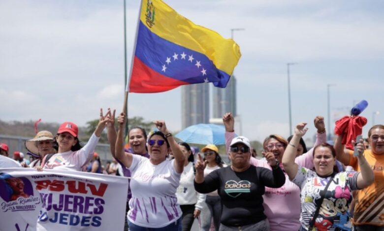 Mujeres venezolanas marchan en Caracas reconociendo políticas públicas del Gobierno Bolivariano
