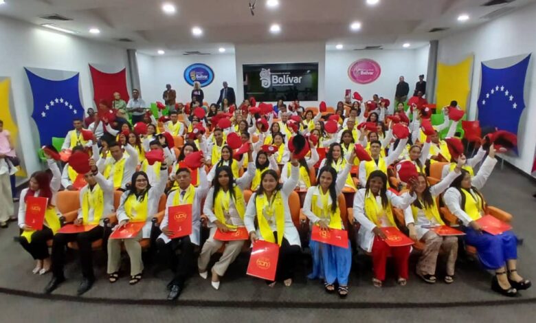 En Bolívar 63 médicos egresaron de la UCS “Hugo Chávez Frías”
