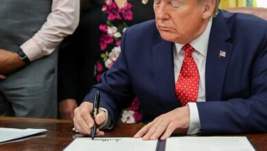 Oxígeno para Gobierno de EEUU, Trump promulga ley de financiación