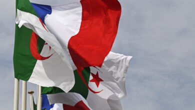 Argelia amenaza con expulsar a personal diplomático francés