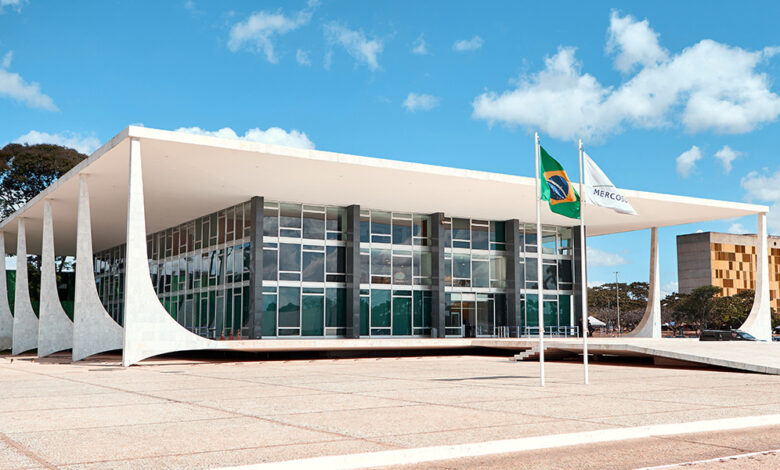 Seis ex altos cargos de Bolsonaro a juicio por trama golpista