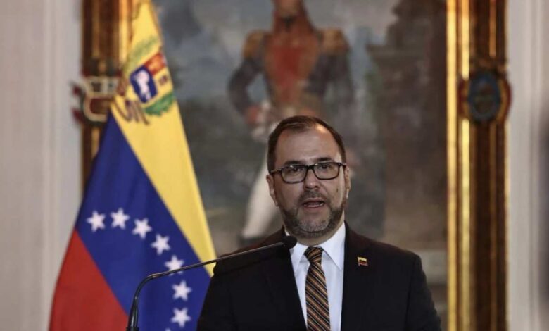Canciller venezolano rechaza acusaciones de Ecuador sobre actas electorales