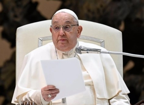 Papa sigue recuperándose, aunque aún necesita oxígeno por las noches