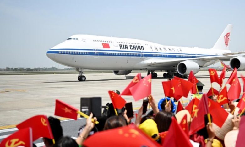 Xi Jinping llega a Hanoi para visita de Estado en medio de guerra comercial con EEUU