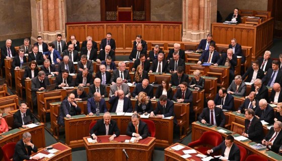 Parlamento de Hungría vota a favor de abandonar la "politizada" CPI