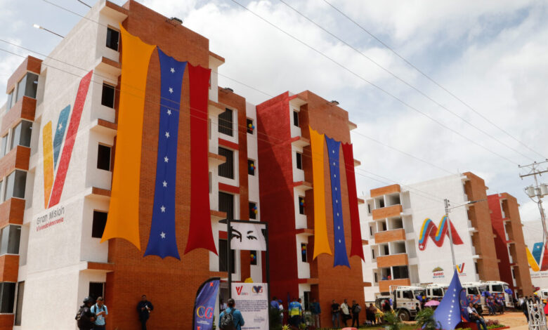 Presidente Maduro celebra 14 años de la GMVV con entrega de viviendas en Bolívar