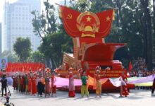 Vietnam celebra con un gran desfile militar 50 años de la reunificación