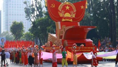 Vietnam celebra con un gran desfile militar 50 años de la reunificación