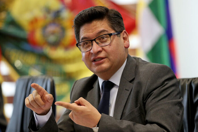 Bolivia sostiene pagos de deuda y subvención de combustibles pese a obstáculos económicos