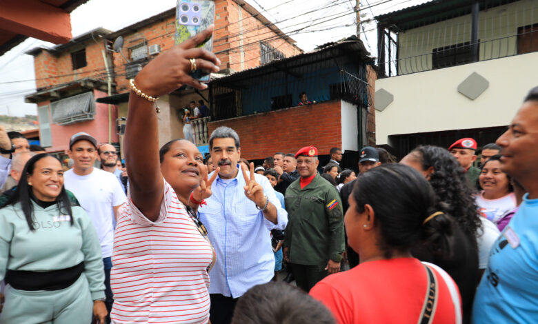 Presidente verificó avances del Gobierno Popular en Comuna «Alí Primera» de Coche