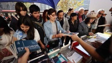 Universidad de Chile entregará gratuitamente libro de Neruda