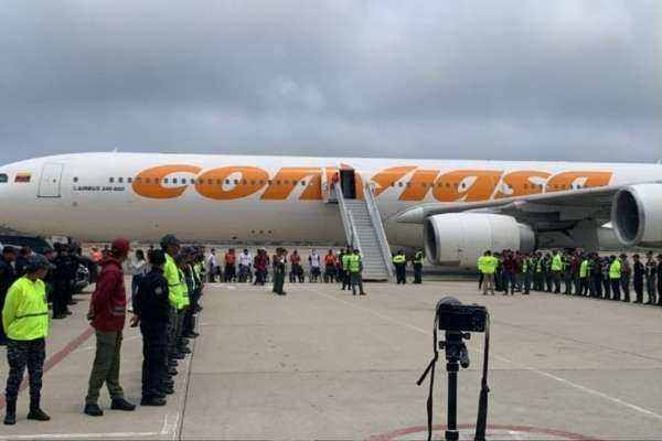 Llegó segundo vuelo con 198 venezolanos repatriados desde EE.UU.