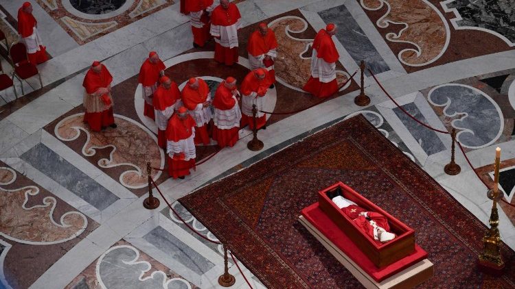 Féretro del Papa Francisco se cerrará este viernes 25