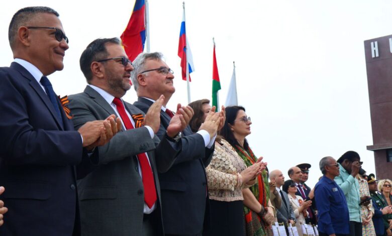 Venezuela y Rusia celebran Día de la Victoria con izada de bandera soviética
