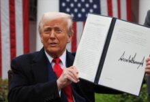Un tribunal de EE.UU. frena aranceles de Trump por excederse en poderes