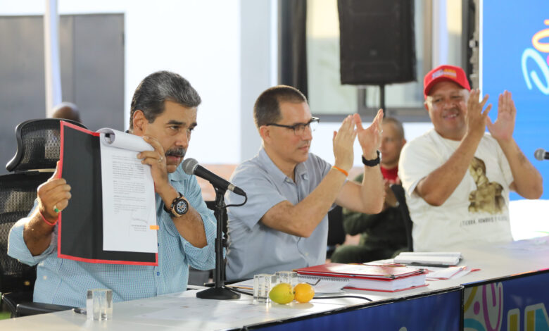 Mandatario venezolano denuncia grave situación política y usurpación del poder en Ecuador