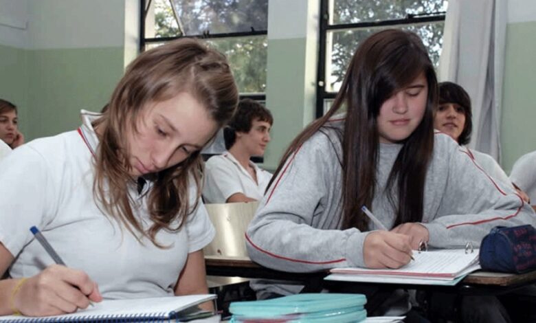 Argentina: Milei ordena recorte severo de las becas Progresar