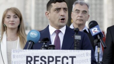 George Simion gana primera vuelta de elecciones en Rumanía, sin mayoría