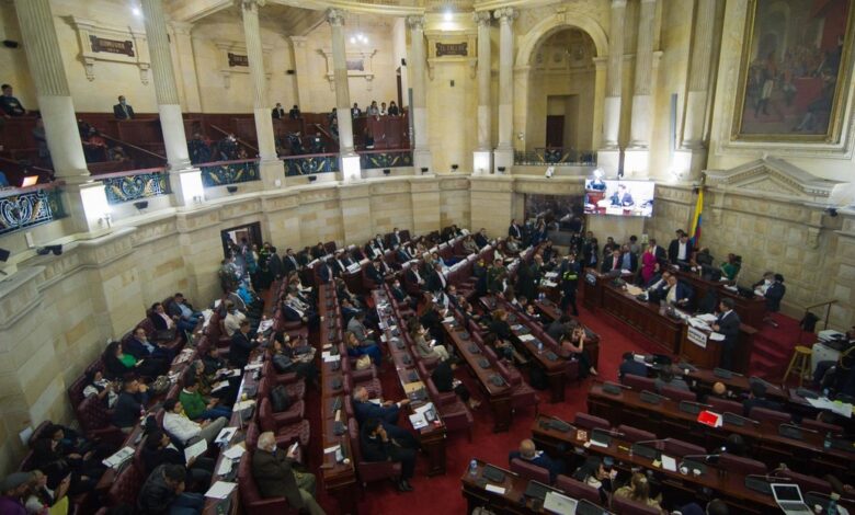 Senado colombiano rechaza consulta popular impulsada por Gustavo Petro