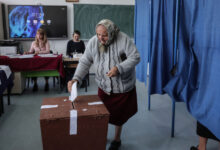 Rumanía celebra la segunda vuelta electoral para elegir presidente