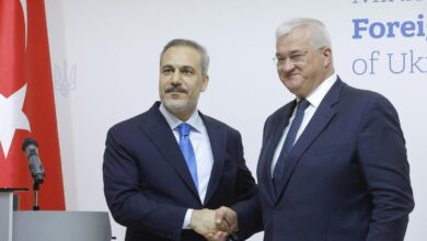 Turquía propone reunión Trump-Zelenski-Putin en Estambul