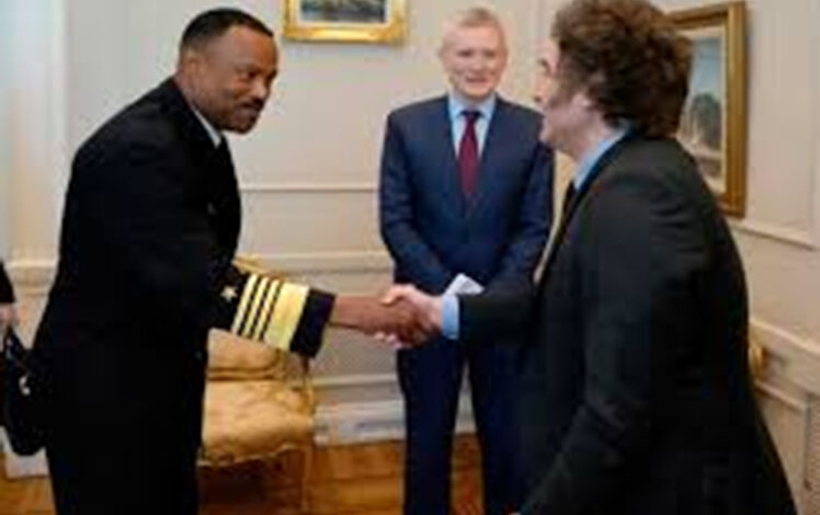 La visita del almirante Holsey y una sugestiva coincidencia
