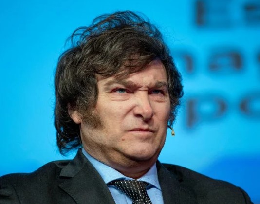 Crece la desconfianza de los argentinos en el presidente Milei