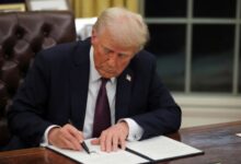 Trump lanza programa con vuelos gratuitos para migrantes para autodeportarse