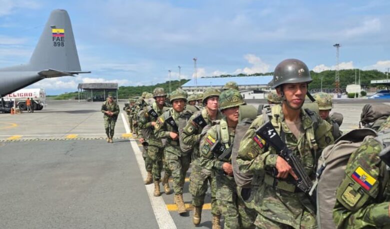 Ecuador despliega a 1.500 militares contra la guerrilla colombiana