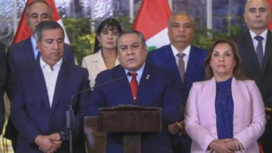 Dimite jefe del gabinete peruano antes de moción de censura