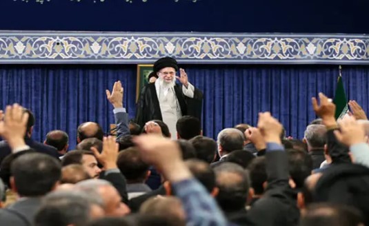 Irán "no espera ningún permiso" de EEUU para enriquecer uranio