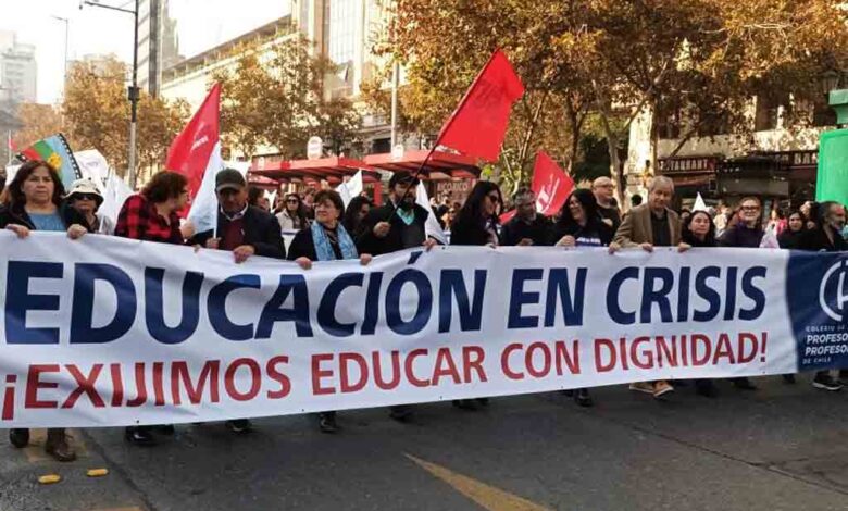 Profesores chilenos convocan paro nacional por mejoras laborales el 4 y 5 de junio