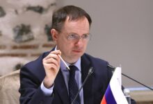 Vladímir Medinski encabeza delegación de Rusia para las negociaciones con Ucrania en Estambul