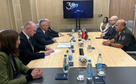 participó activamente en reuniones estratégicas con altos representantes del ámbito de defensa y la industria militar 