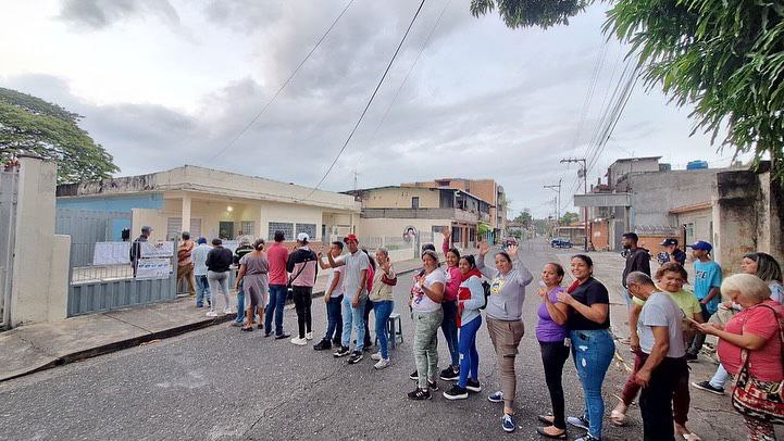 CNE prorroga una hora más el proceso electoral