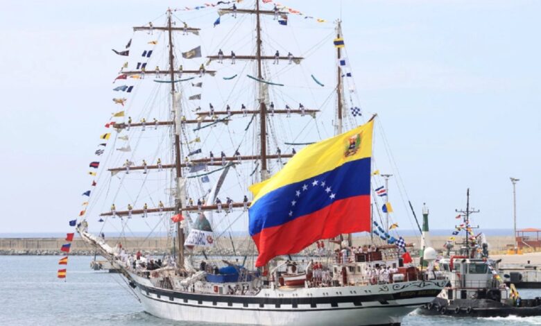 El Buque Escuela "Simón Bolívar" llega al Puerto de Veracruz en México