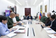 Ejecutivo extiende por dos semanas ajuste en horario laboral por emergencia climática