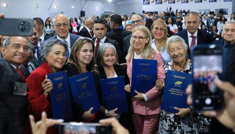 CNE proclama y adjudica cargos a diputados al Parlamento venezolano electos el 25-M