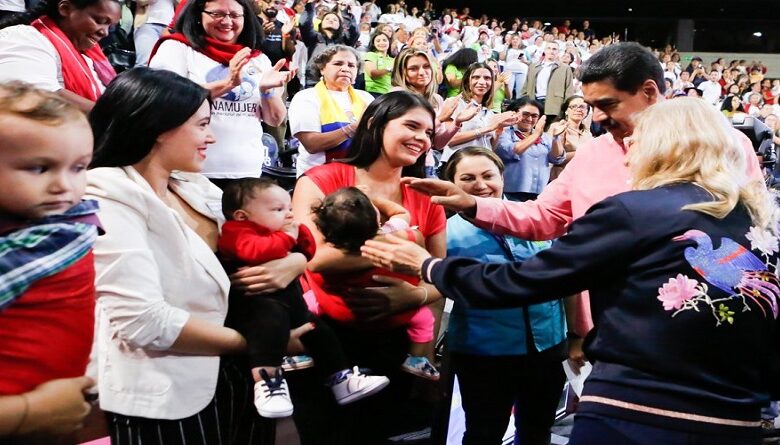 Presidente Maduro envía mensaje de amor y admiración a las madres en su día
