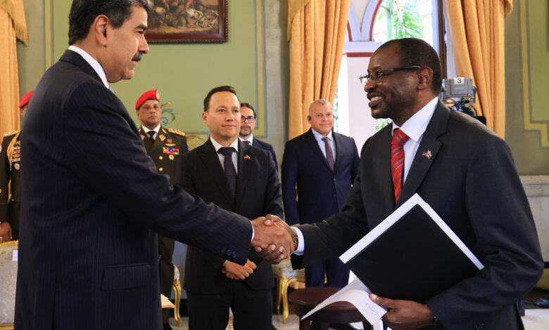 Presidente Maduro recibió cartas credenciales de nuevos embajadores de Haití y República Argelina