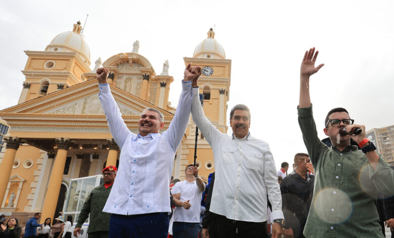 Luis Caldera jura como gobernador del estado Zulia acompañado del presidente Maduro
