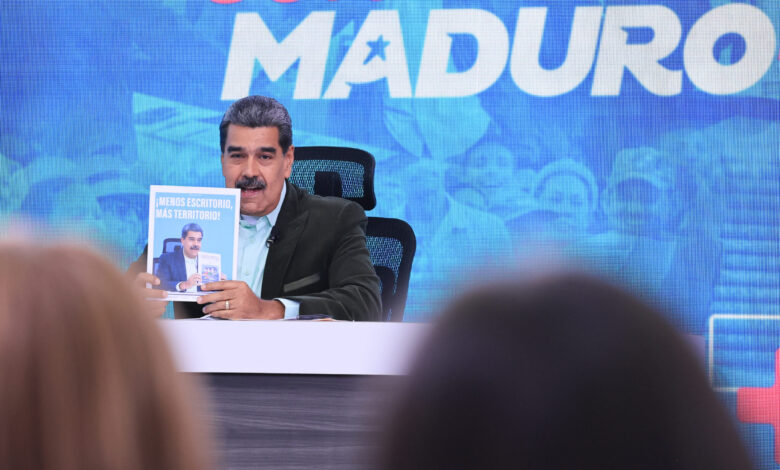Gobernaciones deben adaptarse a los nuevos tiempos y superar la burocracia, exige Maduro