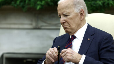 Identifican a cuatro funcionarios que firmaron documentos en nombre de Biden